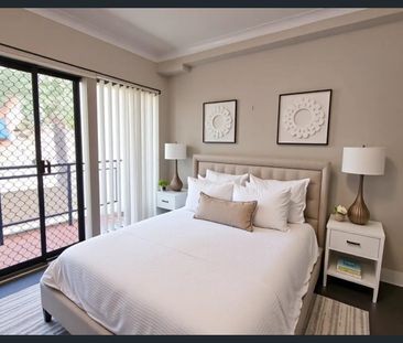 Modern 2-Bedroom Apartment! Next to Stockland Shopping Centre - Photo 4