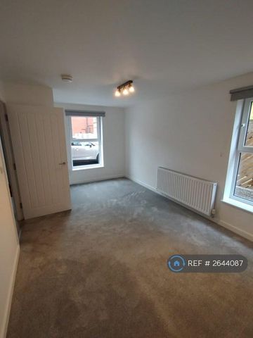 2 bedroom semi-detached house to rent - Photo 3