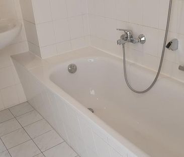Attraktive & lichtdurchflutete 3-RW mit Balkon im DG nahe der Bergs... - Photo 1