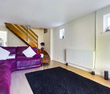 2 bedroom end of terrace house to rent - Photo 2