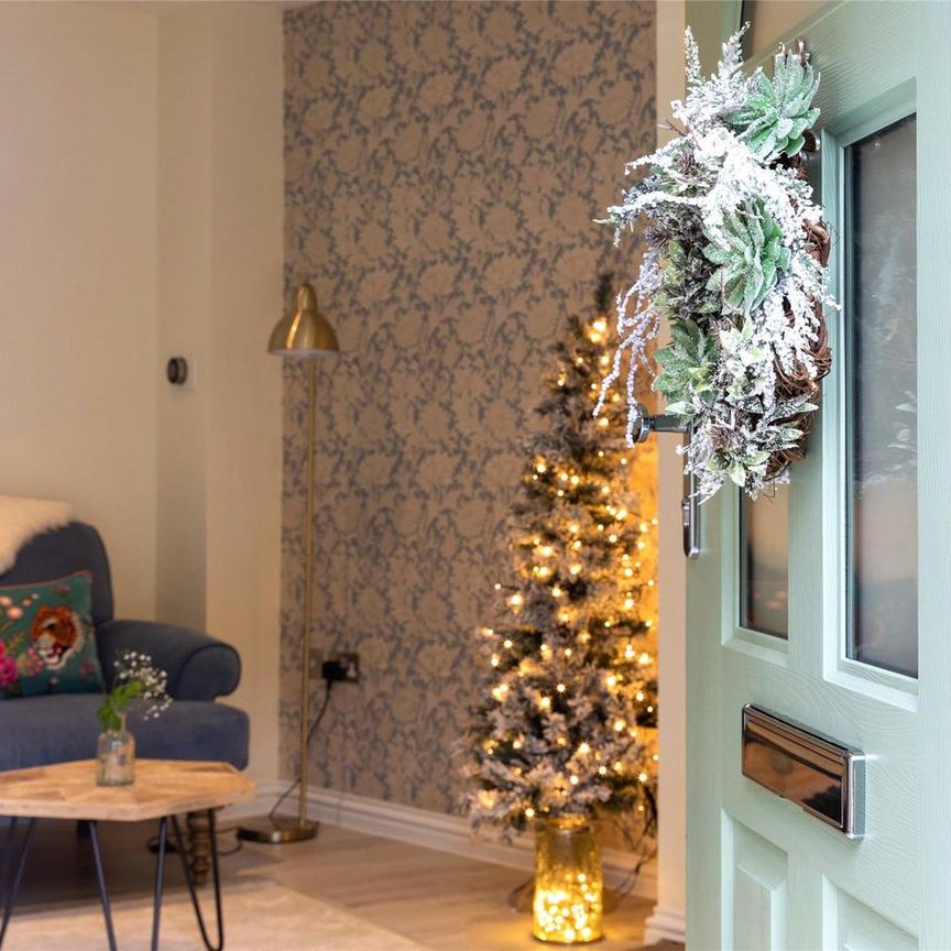 2 bedroom end of terrace house to rent - Photo 1