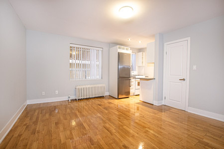 2367 QUEEN ST E - Photo 2