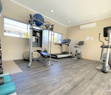 Large Studio unit with open Living area and courtyard - Photo 3