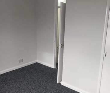 2 Bed Terraced House, Old Barn Road, CH44 - Photo 5