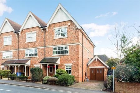 4 bedroom townhouse to rent - Photo 3