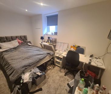 6 Bed - 14 Ashville View, Hyde Park, Leeds - LS6 1LT - Student - Photo 6