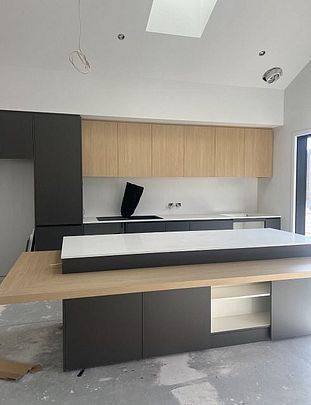 Brand new 3 bed, 2 bath, 1 car. North facing, warm - Photo 1