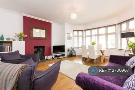 3 bedroom flat to rent - Photo 2