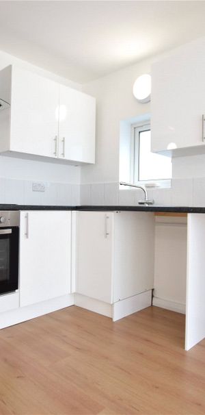 Crescent Court, Reading Crescent Court, Reading - Photo 1