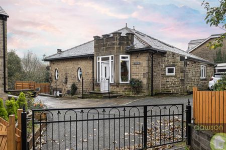 5 bed detached house to rent in Coach Road, Ripponden - Photo 3