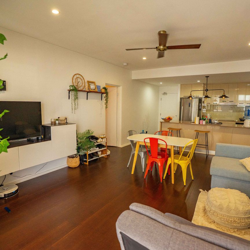 Stylish Inner-City Living - Modern Two Bedroom Apartment - Photo 1