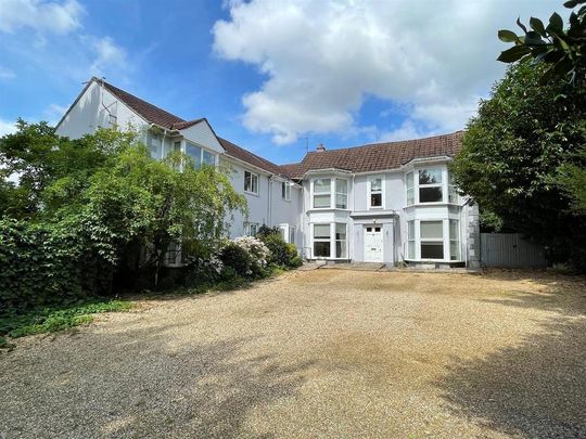 1 bedroom in a house share to rent - Photo 1
