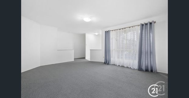 Amazing Renovated Family Home - $1,050 Per Week - Unfurnished - Available 05/12 - Photo 1