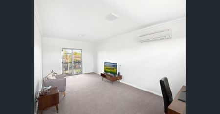 Modern 3 Bedroom - Photo 3