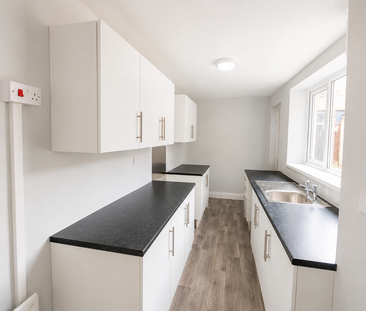 2 bedroom terraced house to rent - Photo 4