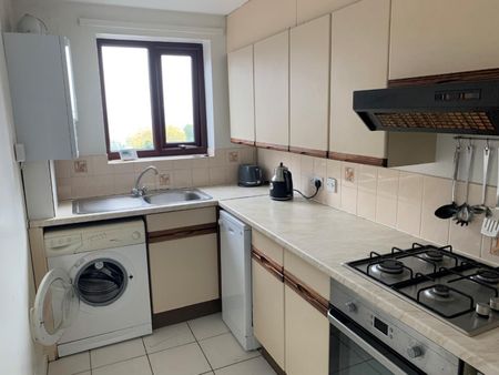 1 bedroom Flat To Let - Photo 2