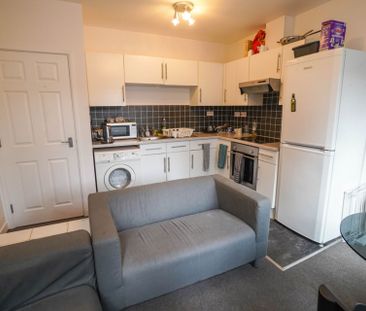 3 Bedroom Flat To Rent in Lansdowne - £1,350 pcm Tenancy Info - Photo 6