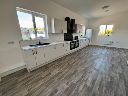 1 bedroom in a house share to rent - Photo 2
