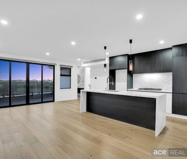 Nestled in quiet location with City Views! - Photo 6