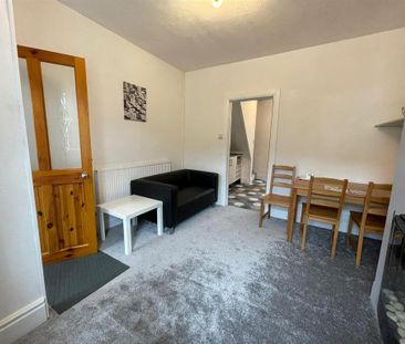 2 bedroom private hall to rent - Photo 2