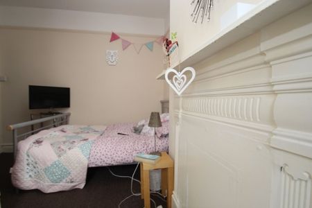 6 Bed - Winston Gardens, Headingley, Leeds - Photo 5