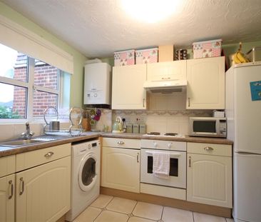 2 bedroom End Terraced to let - Photo 3