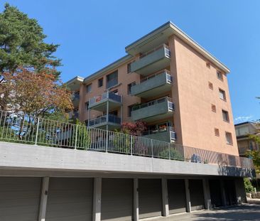 Center-near single apartment with seating - Photo 1