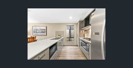 Stylish Family Living in Prime Clyde North Location! - Photo 2