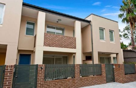 Modern Townhouse ** Available Now ** - Photo 2