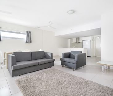 MODERN LIVING IN THE HEART OF THE CITY - Photo 4