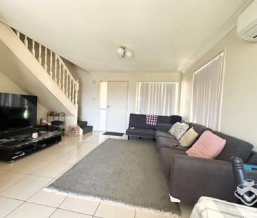3 BEDROOM TOWNHOUSEâWarrigal State School Catchment - Photo 3