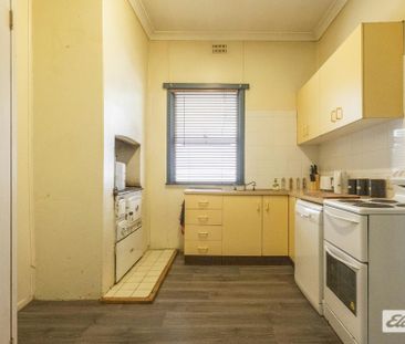 Central, Double Storey Family Home - Photo 5