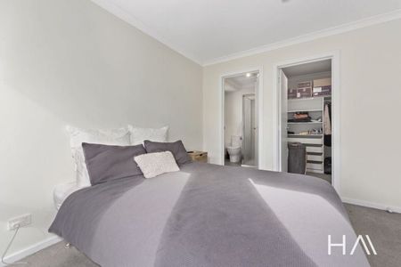 12 Celery Top Dr, St Leonards - Photo 2