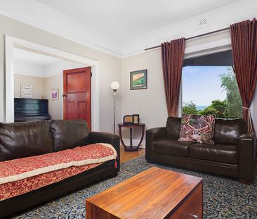 Large Family Home in Sought after cul-de-sac of Sandy Bay - Photo 2