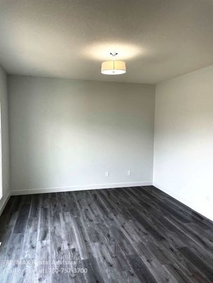 GREAT 3 BED, 2 5 BATH TOWNHOUSE WITH DBL GARAGE IN BEAUMONT - Photo 1