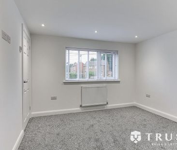 4 bedroom semi-detached house to rent - Photo 6