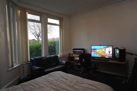 8 bedroom property to rent - Photo 3