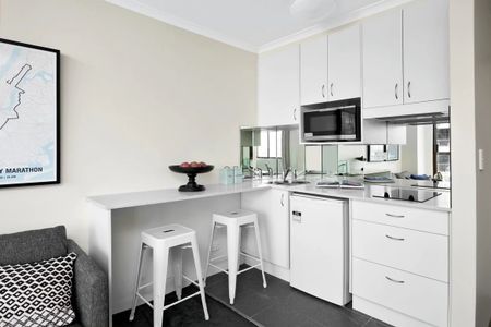 Generous Studio Apartment in Prime Inner-City Location - Offered Unfurnished - Photo 4