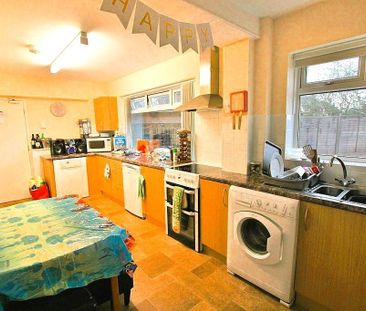 6 bedroom semi-detached house to rent - Photo 2