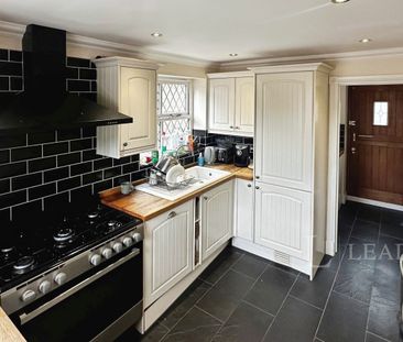 1 bedroom room to rent Large Ensuite Room - Wardown Crescent - Furn... - Photo 5