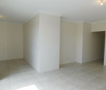 Modern 3-Bedroom, 2-Bathroom Home in Sought-After Catalina Estate - Photo 5