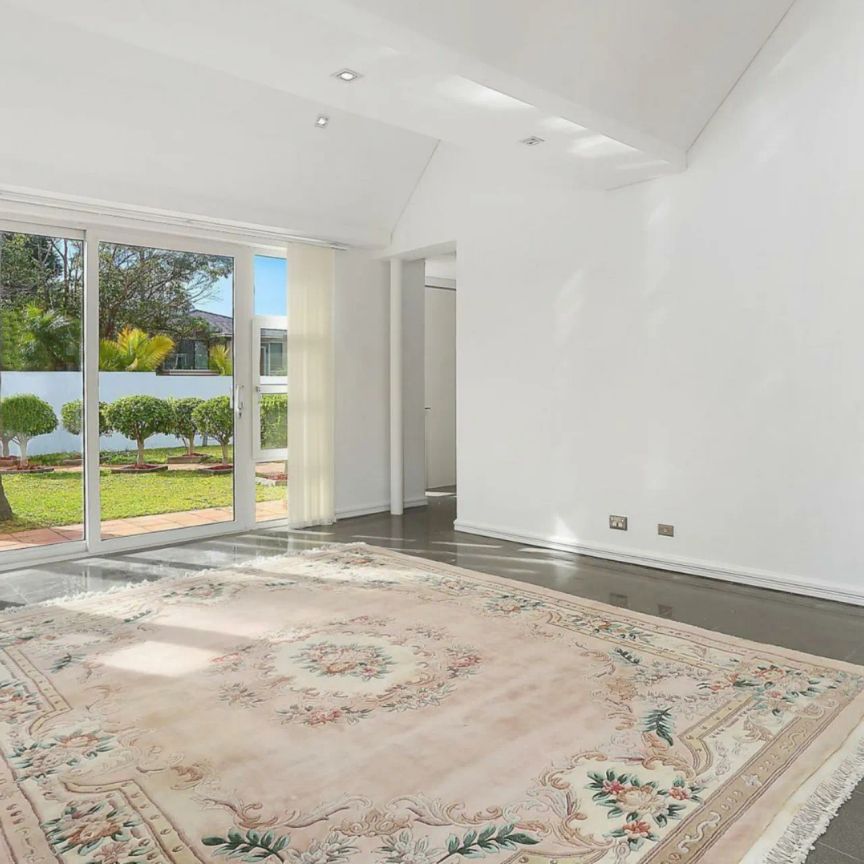 Architecturally designed entertainer’s haven - Photo 1