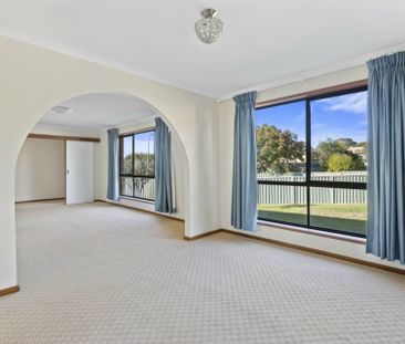 Three bedrooms and HUGE YARD! - Photo 3