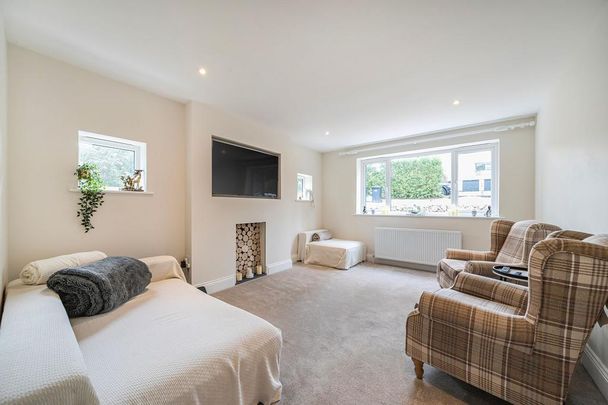 5 bedroom detached house to rent - Photo 1