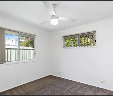 Spacious Family Home in Peaceful Birkdale Pocket - Photo 1