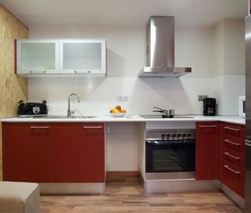 Bright 1-Bedroom Apartment near Las Ramblas with Balcony - Photo 6