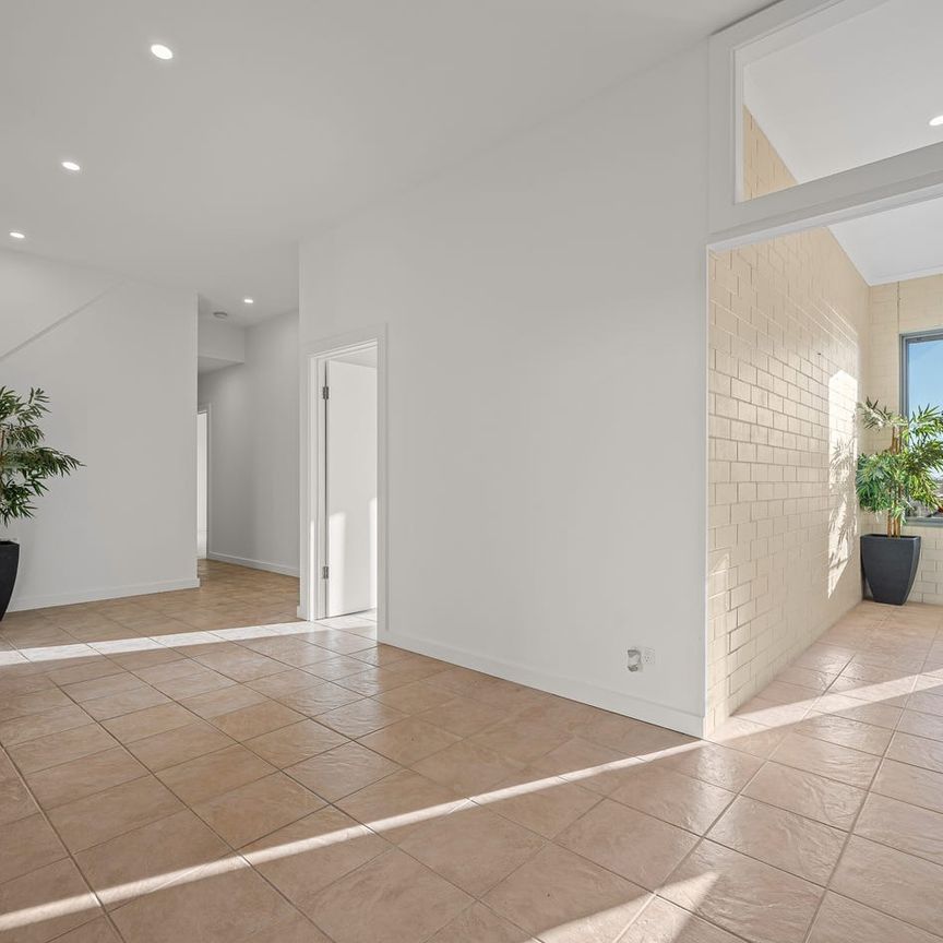 Stylish Modern Home along the Esplanade! - Photo 1