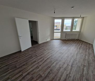 Ab 20.01. ruft diese großzügige 2-Zimmer-Wohnung mit Balkon und Auf... - Photo 1