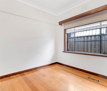 40 Balmoral Avenue, Pascoe Vale South VIC 3044 - Photo 1