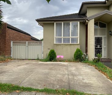 Charming Craigieburn Home ! - Photo 2